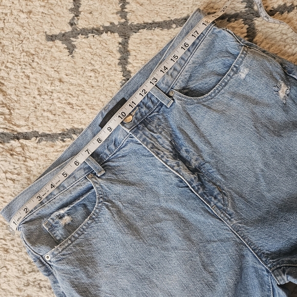 Uniqlo Baggy Straight Leg Distressed Mom Jean Size 32 - Picture 5 of 7